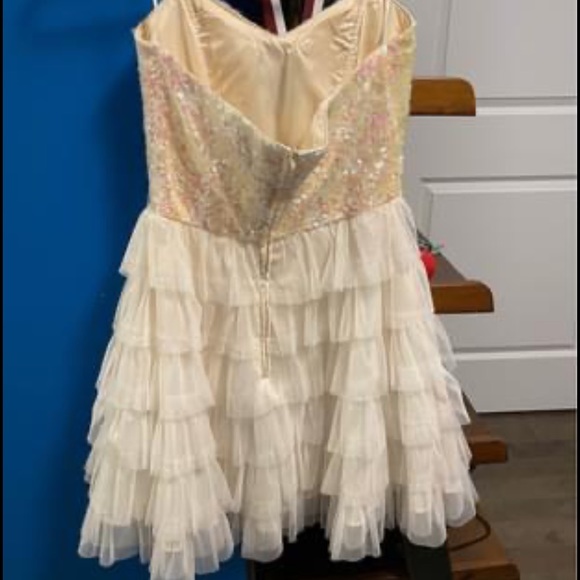 Junior prom dress - Picture 2 of 3